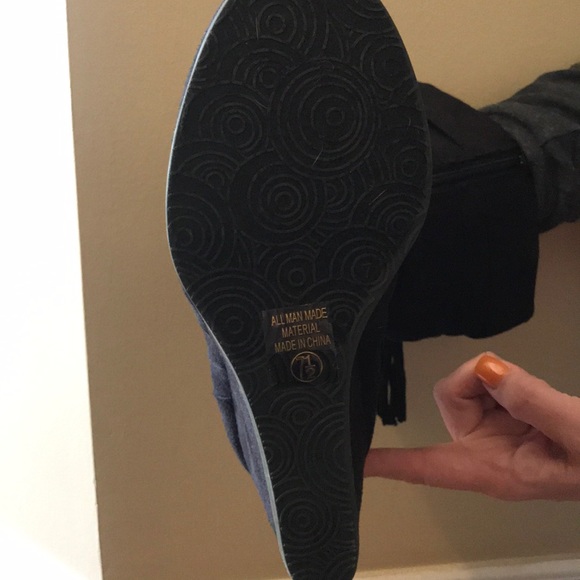 size 7 1/2 womens suede boots never worn - Picture 2 of 2